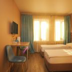 Номер с односпальными кроватями, сан.узлом