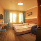 Номер с односпальными кроватями, сан.узлом