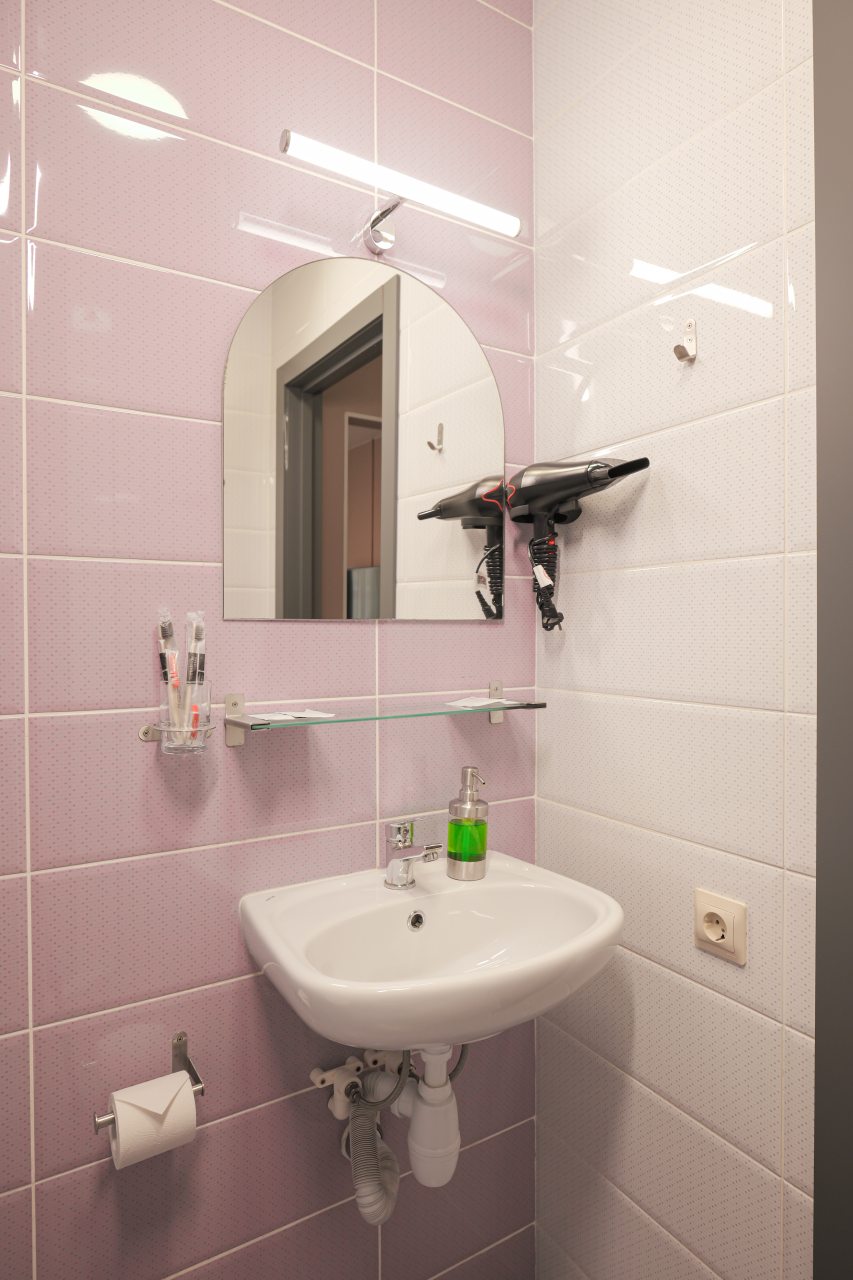 Номер с односпальными кроватями, сан.узлом