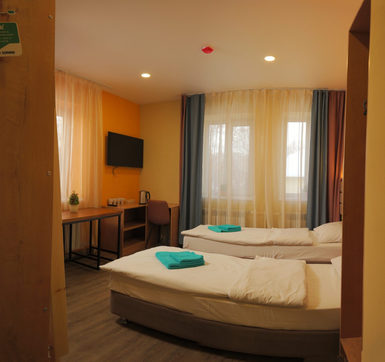 Трёхместный и более (Семейный четырехместный номер эконом), Мини-отель El hostel