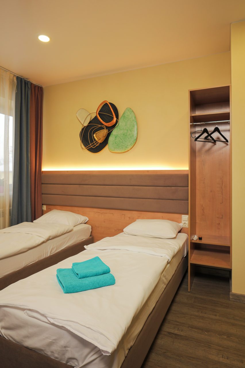 Трёхместный и более (Семейный четырехместный номер эконом), Мини-отель El hostel