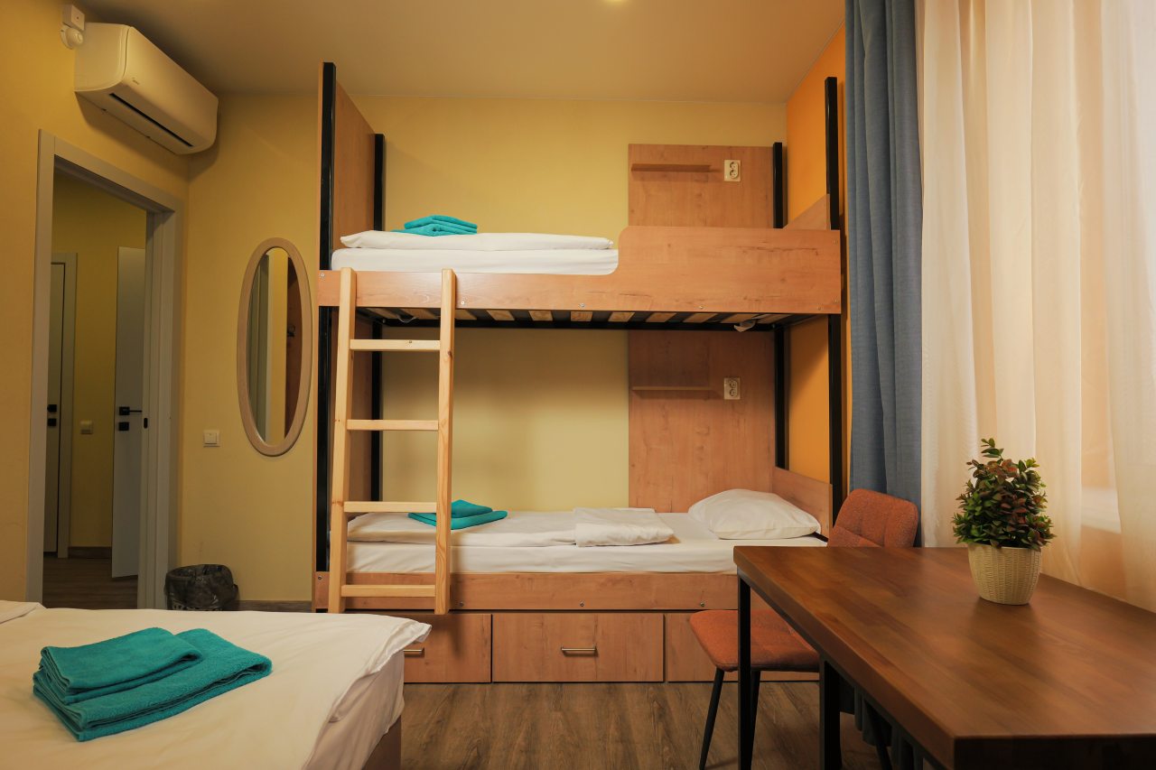 Трёхместный и более (Семейный четырехместный номер эконом), Мини-отель El hostel