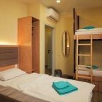 Трёхместный и более (Семейный четырехместный номер эконом), Мини-отель El hostel