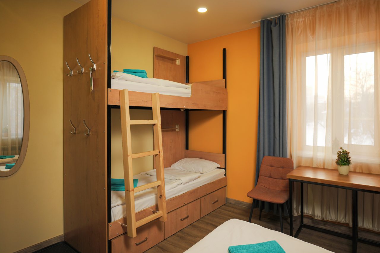 Трёхместный и более (Семейный четырехместный номер эконом), Мини-отель El hostel