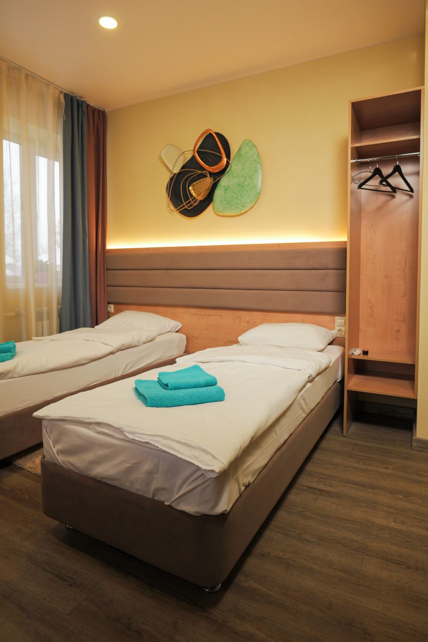 Трёхместный и более (Семейный четырехместный номер эконом), Мини-отель El hostel