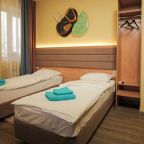 Трёхместный и более (Семейный четырехместный номер эконом), Мини-отель El hostel