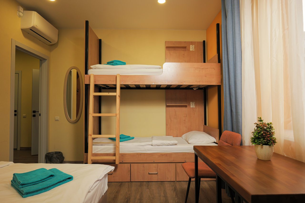 Трёхместный и более (Семейный четырехместный номер эконом), Мини-отель El hostel