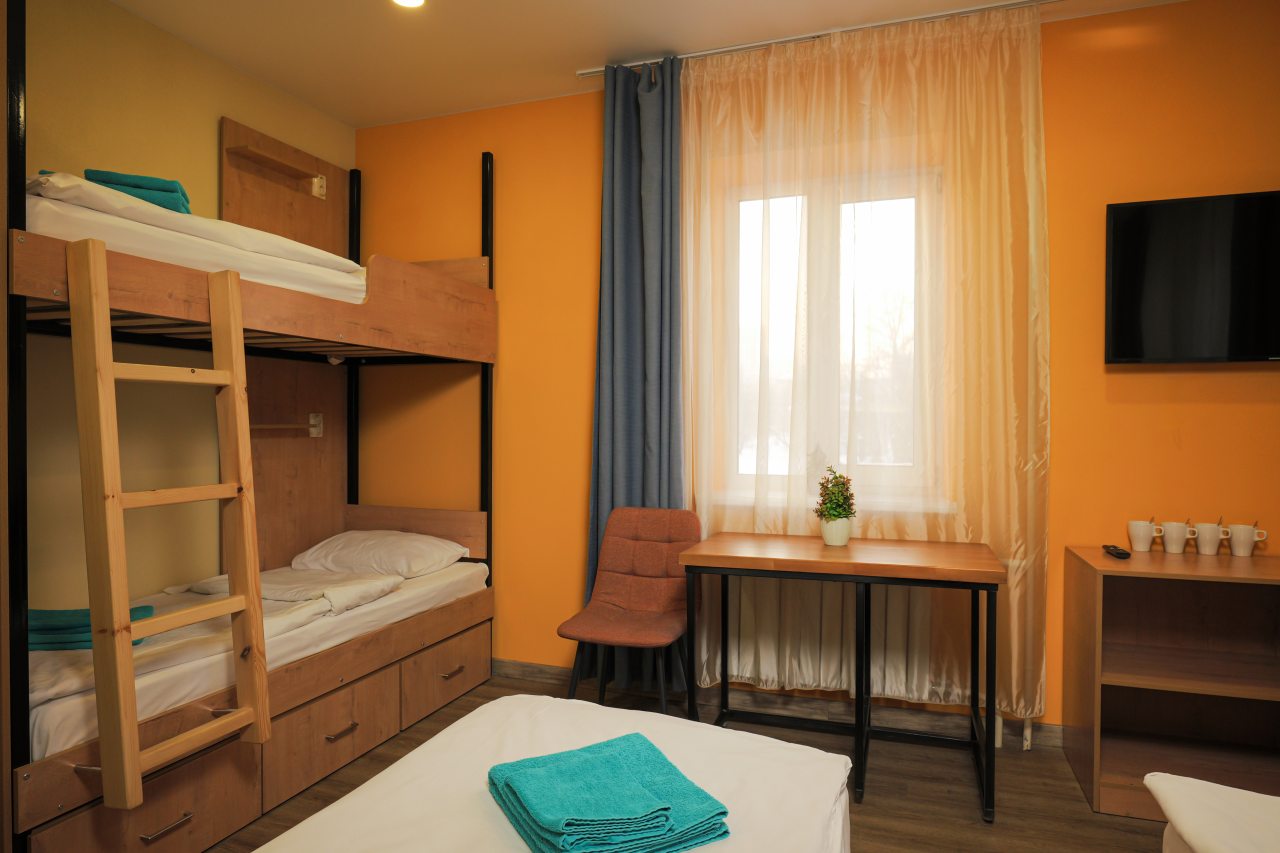 Трёхместный и более (Семейный четырехместный номер эконом), Мини-отель El hostel