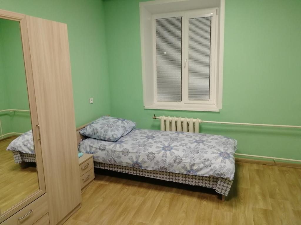 Номер (Односпальная кровать в общем номере для женщин) хостела На Белова 6, Великий Новгород
