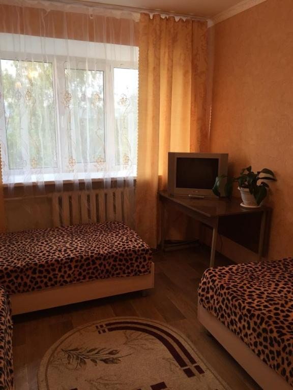 Двухместный (Двухместный номер эконом-класса с 2 отдельными кроватями) гостиницы Берёзка, Гай