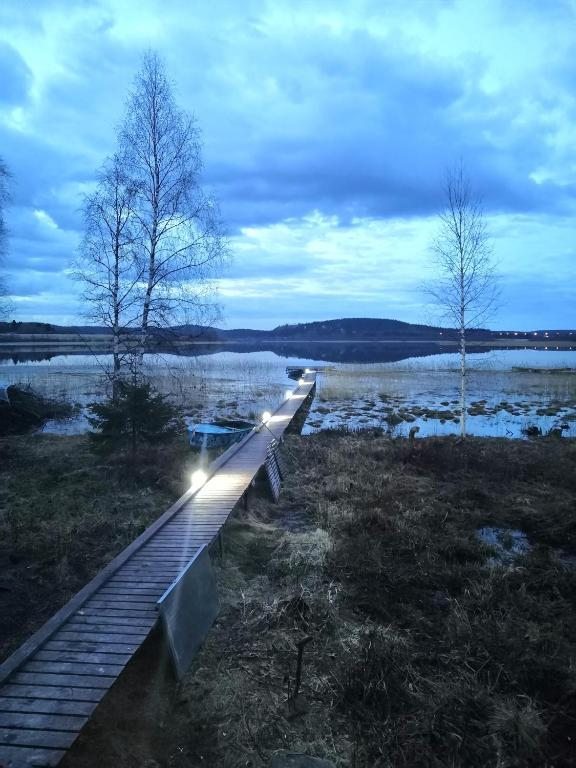 Номер (Дом с 1 спальней), Домик у озера с парковкой