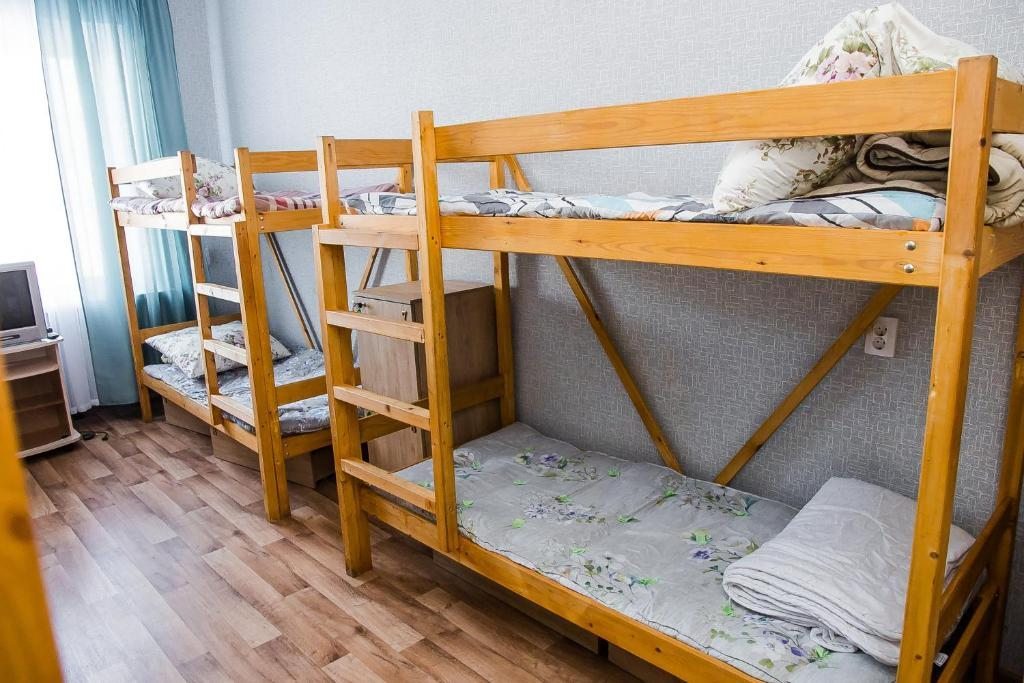 Номер (Общий номер для мужчин и женщин с 8 кроватями) хостела Рубин, Лениногорск