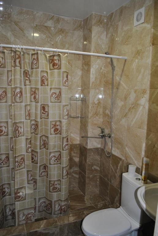 Двухместный (Двухместный номер с 2 отдельными кроватями) гостевого дома MADAM & REVA, Лермонтово