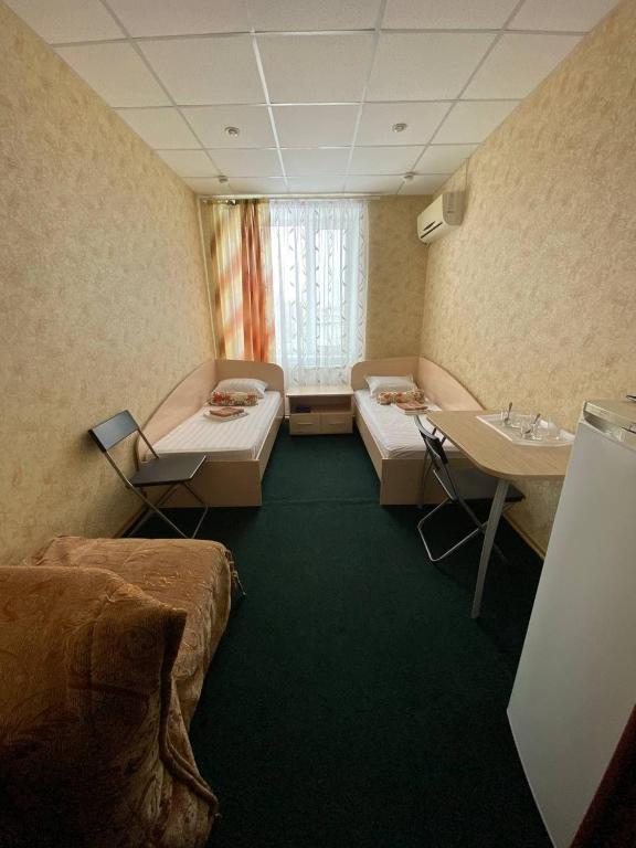 Двухместный (Двухместный номер с 2 отдельными кроватями и общей ванной комнатой) отеля Комфорт на Пушкина, Яровое