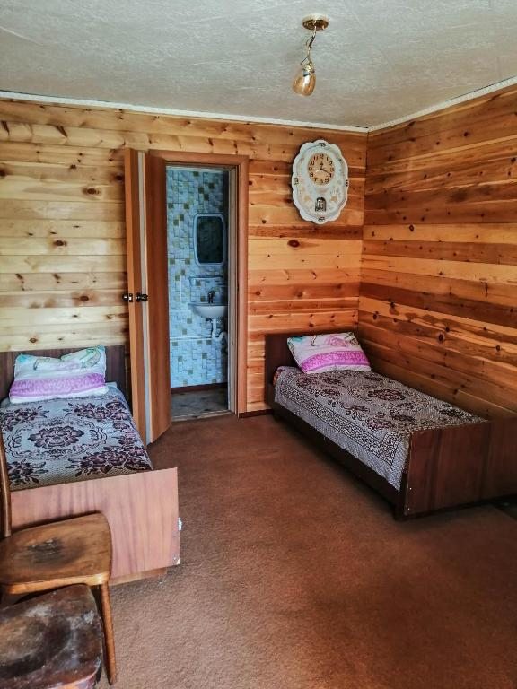 Двухместный (Двухместный номер с 2 отдельными кроватями) гостевого дома Отдых на берегу озера, Яровое