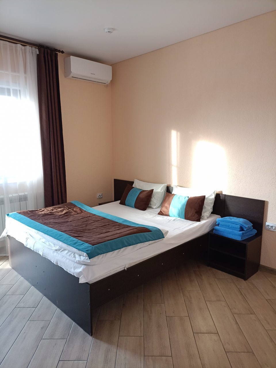Двухместный (Стандарт с двуспальной кроватью в дополнительном корпусе) отеля Арсения, Богучар