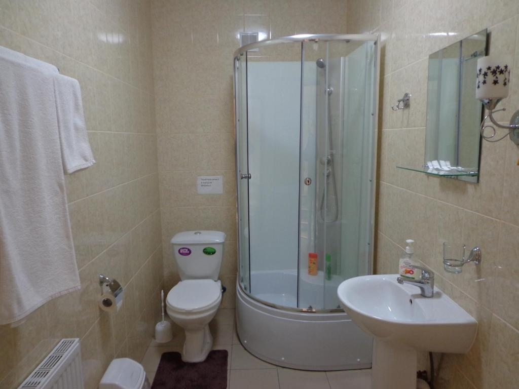 Двухместный (Улучшенный двухместный номер с 1 кроватью) гостиницы Олимпия, Усть-Лабинск