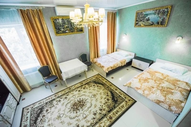Двухместный (Улучшенный двухместный номер с 2 двуспальными кроватями) гостевого дома Атлас, Новомосковск, Тульская область