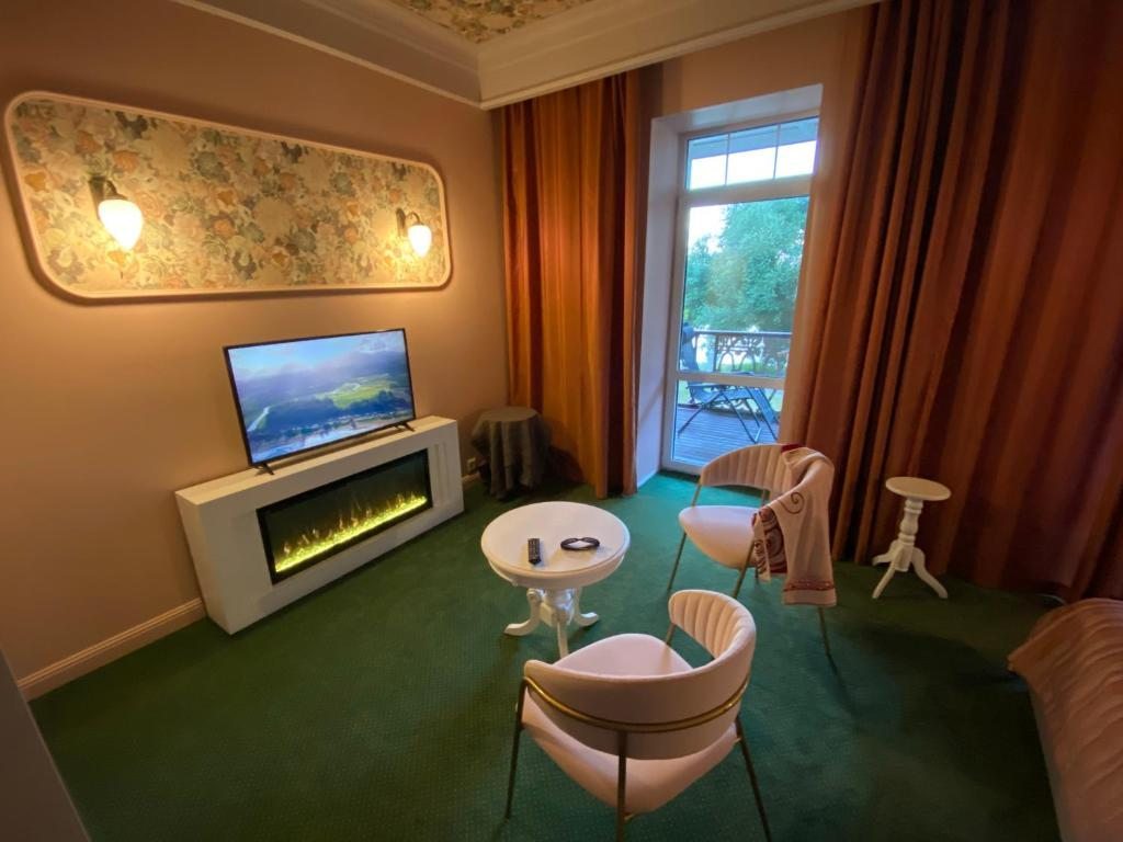 Двухместный (Улучшенный двухместный номер с 1 кроватью) отеля Отель-усадьба «Вишневый сад», Бобруйск