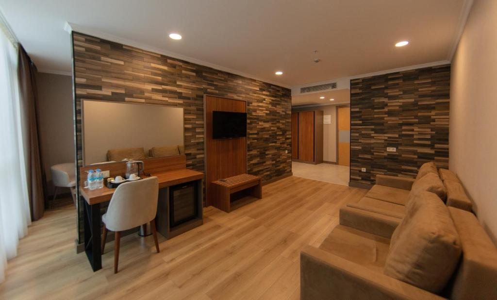 Сьюит (Люкс с балконом), Era Palace Premium