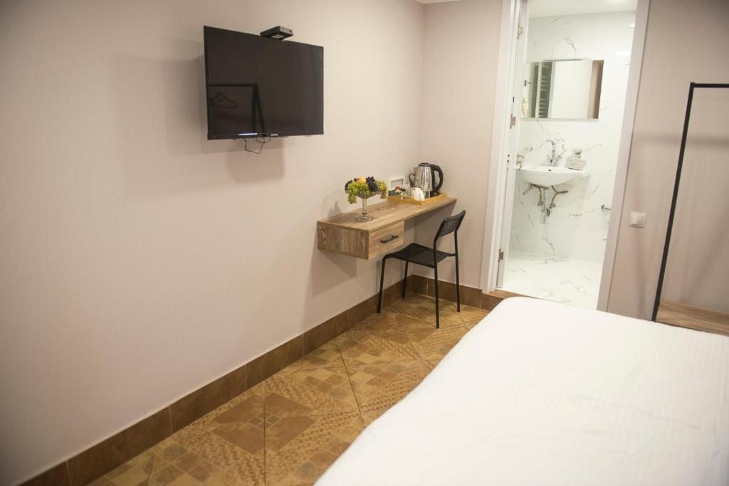 Двухместный (Двухместный номер с 1 кроватью и собственной ванной комнатой) апартамента Homey, Тбилиси