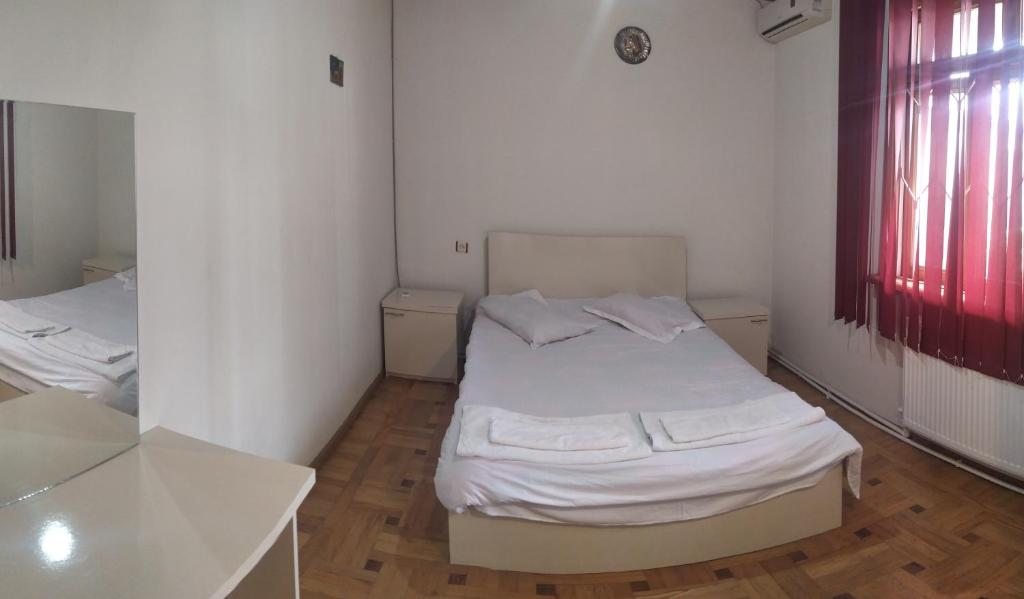 Двухместный (Стандартный двухместный номер с 1 кроватью и общей ванной комнатой) отеля ISTANBULLU OTEL, Батуми