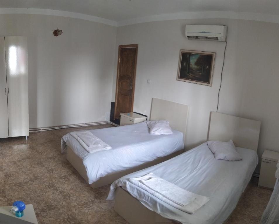 Двухместный (Двухместный номер Делюкс с 1 кроватью и душем) отеля ISTANBULLU OTEL, Батуми