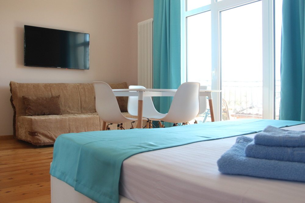 Двухместный (Люкс с двумя отдельными кроватями с прямым видом на море) семейного отеля Авокадо, Курортное (Черное море), Крым
