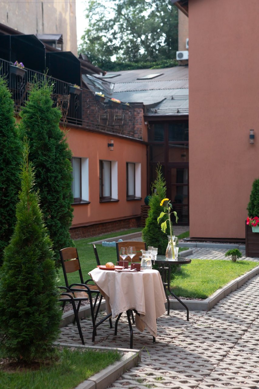 Внутренний двор, Neozoom Hotel