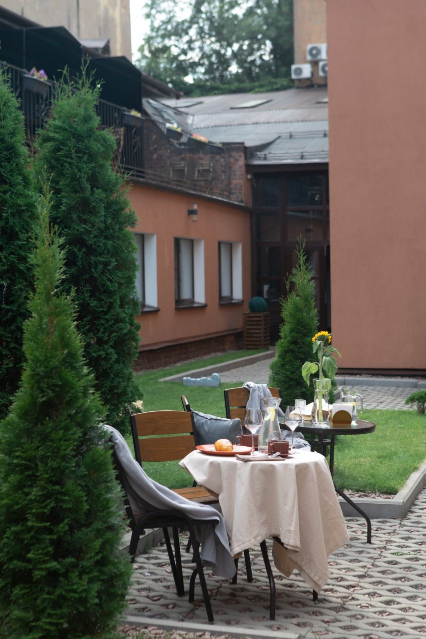 Внутренний двор, Neozoom Hotel