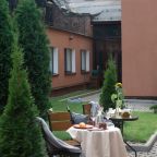 Внутренний двор, Neozoom Hotel