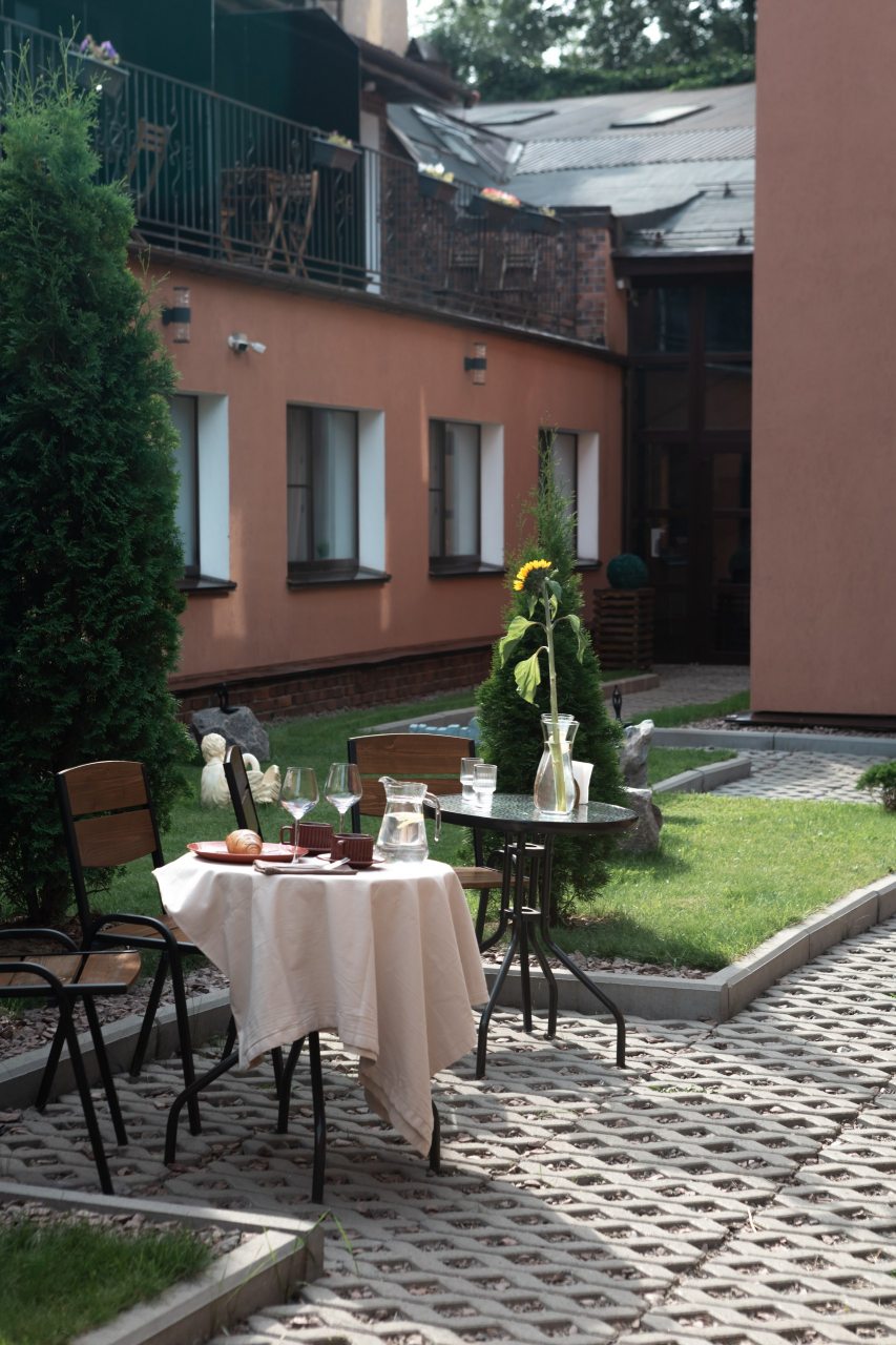 Внутренний двор, Neozoom Hotel