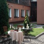 Внутренний двор, Neozoom Hotel