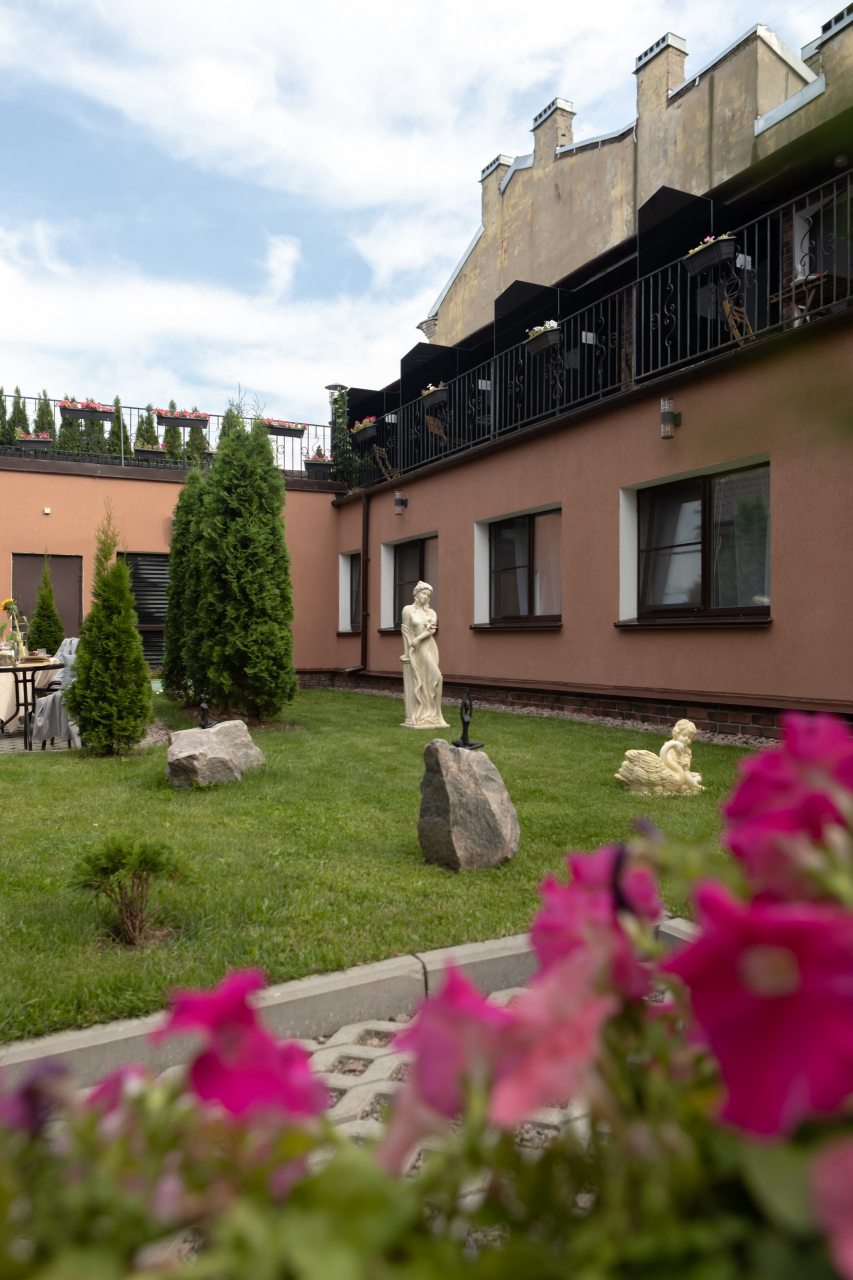 Внутренний двор, Neozoom Hotel