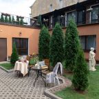 Сад, Neozoom Hotel