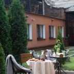 Сад, Neozoom Hotel