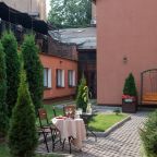 Сад, Neozoom Hotel
