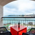 Вид на море, О'МЕГА апартаменты