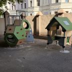 Детская площадка, Гостиница Азалия на Московской