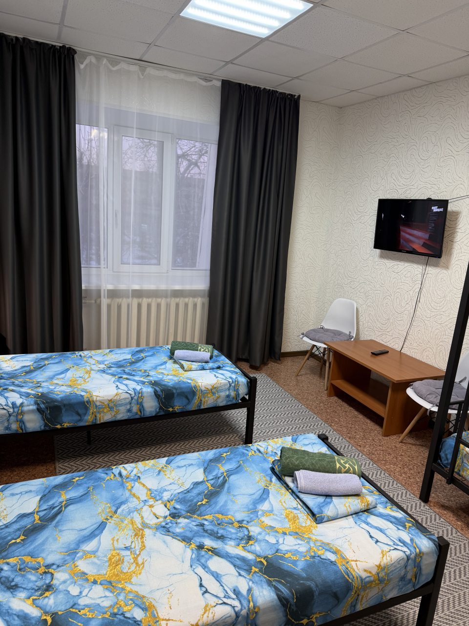 Четырехместный (Трансформер), Хостел Инь-Янь