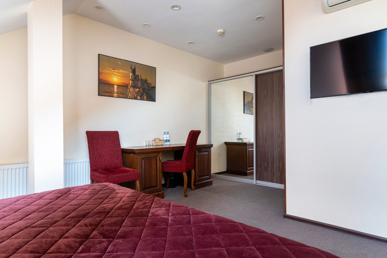 Сьюит (Джуниор Однокомнатный), Гостиница Дон Кихот