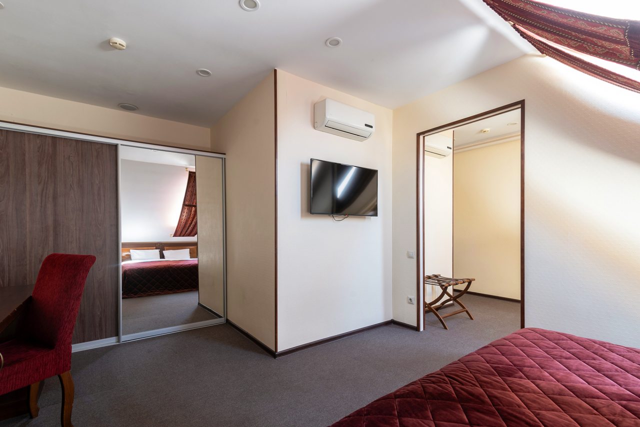 Сьюит (Джуниор Однокомнатный), Гостиница Дон Кихот