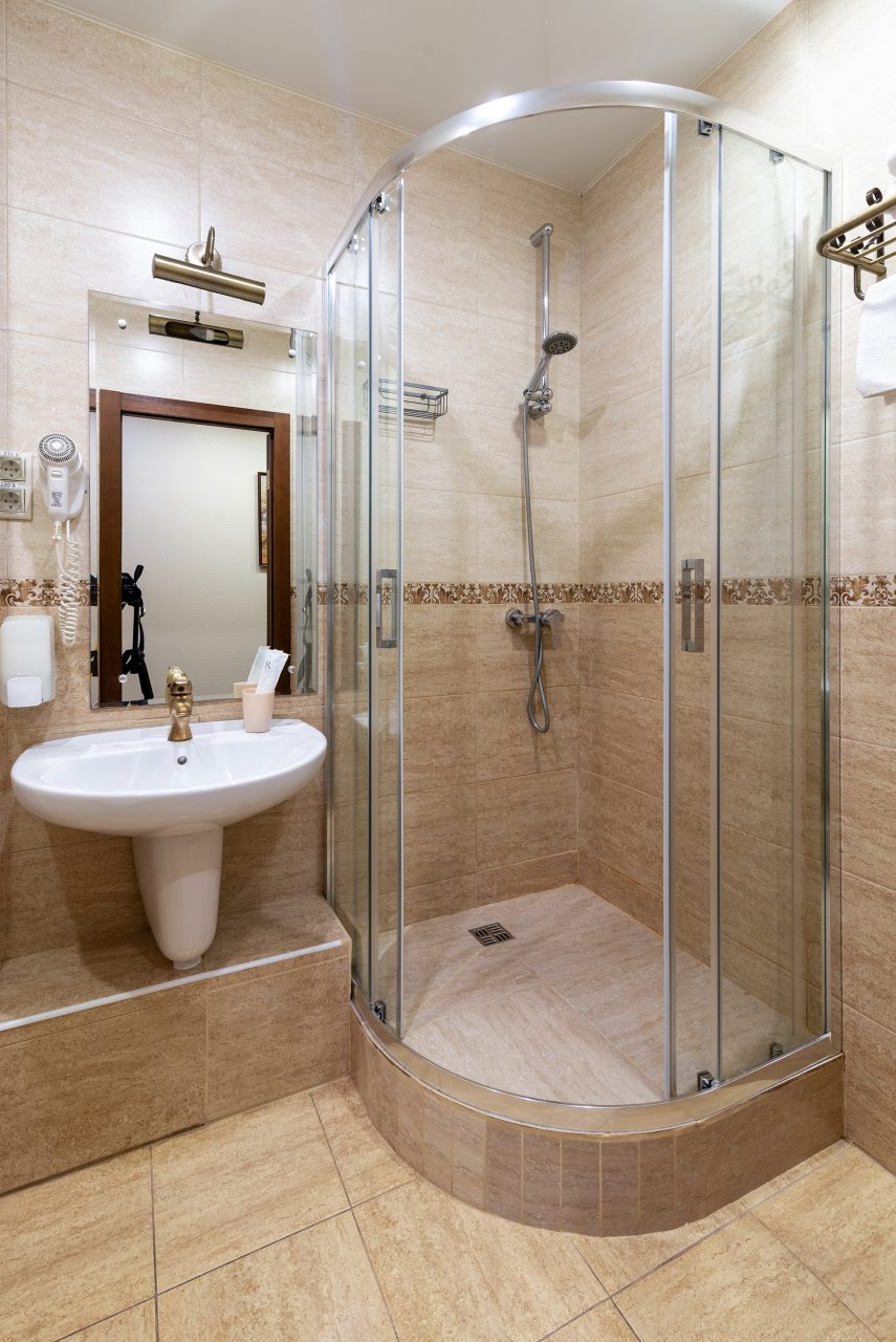 Сьюит (Джуниор без дивана), Гостиница Дон Кихот