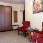 Сьюит (Джуниор без дивана), Гостиница Дон Кихот