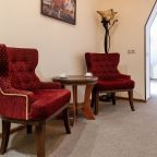 Сьюит (Джуниор без дивана), Гостиница Дон Кихот