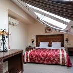 Сьюит (Джуниор без дивана), Гостиница Дон Кихот