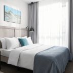 Номера оборудованы кроватью “King size” или “Queen size”.