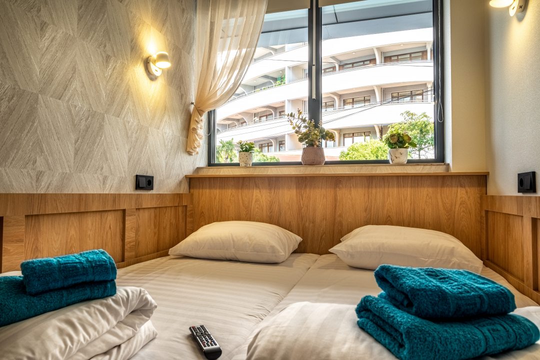 Двухместный (Номер с кроватью размера «queen-size» и общей ванной комнатой) хостела HiLoft Sochi, Сочи