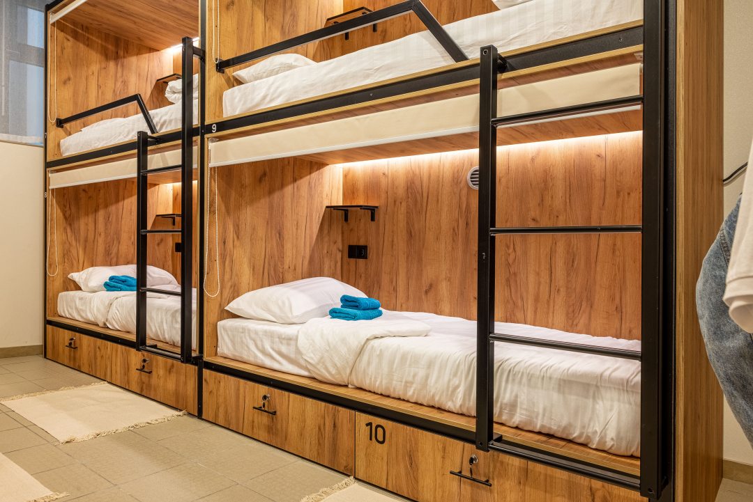 Десятиместный (Односпальная кровать в общем номере с 10 кроватями) хостела HiLoft Sochi, Сочи