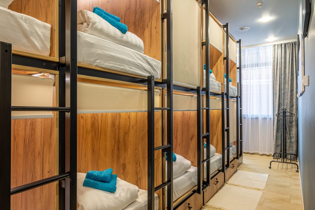 Десятиместный (Односпальная кровать в общем номере с 10 кроватями) хостела HiLoft Sochi, Сочи